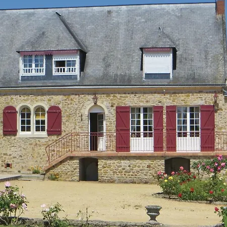 Holiday home Gorgeous In Juigne Sur Sarthe With Wifi *